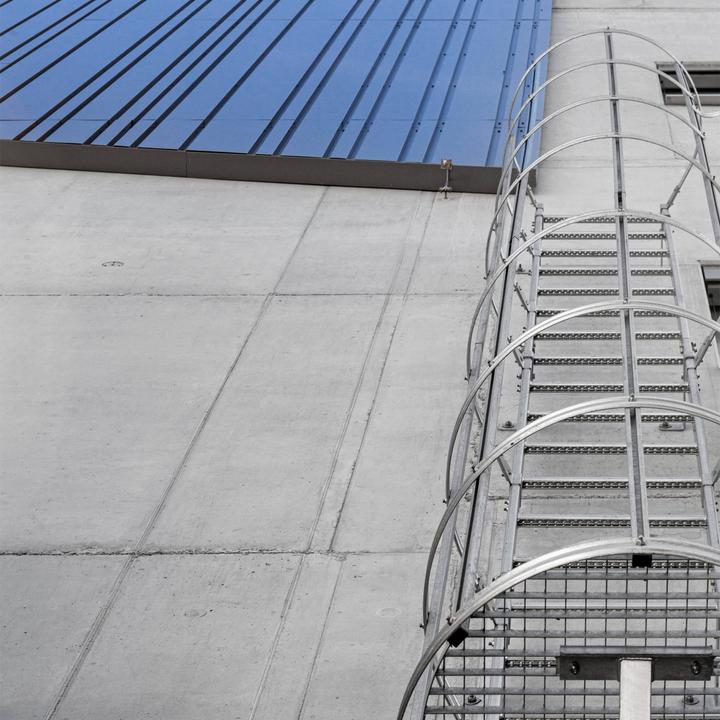 Produktbild Munk Einzügige Steigleiter mit Rückenschutz Edelstahl 10,72m (1072 cm)