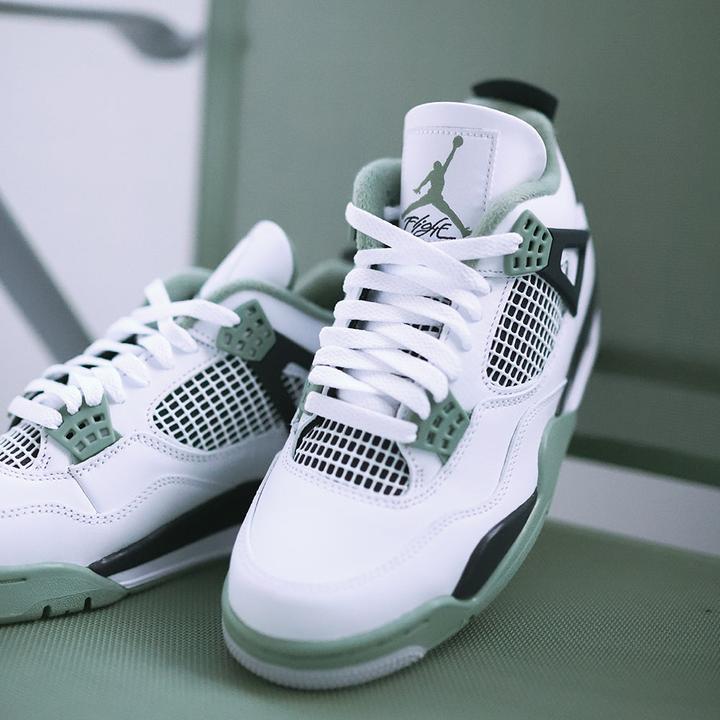 Image du produit Nike Air Jordan 4 (38)