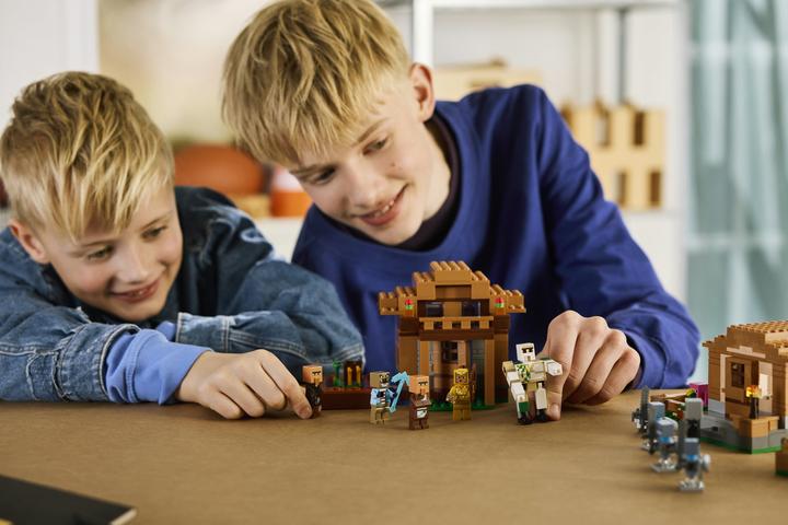 Produktbild LEGO Angriff des Magiers auf das Dorf (21596, LEGO Minecraft)