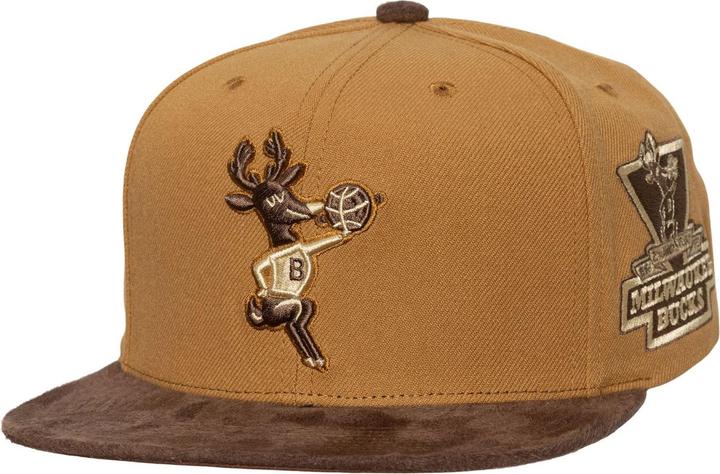 Actual product image Mitchell & Ness Strapback Cap - Coffee Milwaukee Bucks (One size)