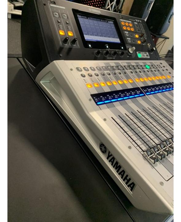 Actual product image Yamaha TF1 (Studio- and Livemixer)
