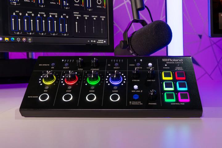 Produktbild Roland Bridge Cast X (Studio- und Livemixer)