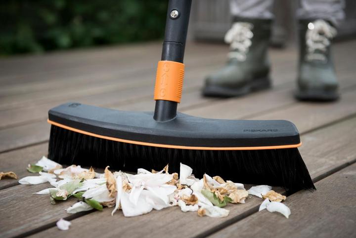 Actual product image Fiskars Street broom (1 pcs.)