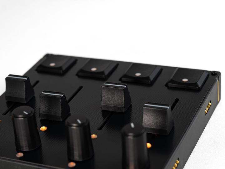 Produktbild Intech Studio Grid Series 3 - PBF4 Linear Mechanical