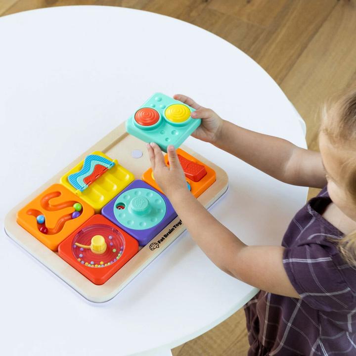 Actual product image Fat Brain Toys Bet Your Brain - Play Tab Essential Set (337-50912)