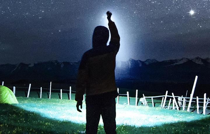 Immagine prodotto NexTool Torcia 6 in 1 (incluso allarme sonoro e luminoso, banca di energia e luce da campeggio) (16.05 cm, 1000 lm)