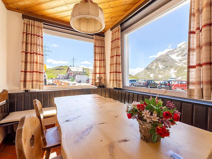 Actual product image Smartbox 1 night with fondue at 2 300 metres above sea level in the canton of Grisons (2 Persons)