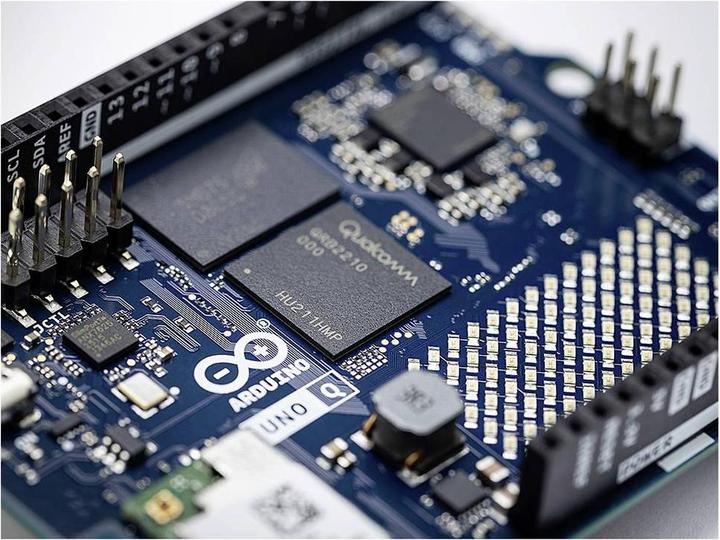 Produktbild Joy-it Breadboard-Kit inkl. Arduino UNO Q 4 GB