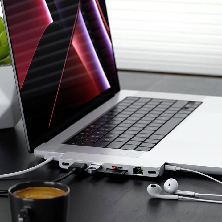 Actual product image Satechi Pro Hub Max (USB-C, 8 Ports)