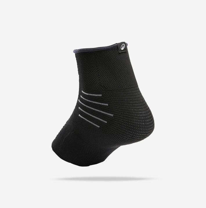 Actual product image Decathlon Right or left level 1 ankle support (3)