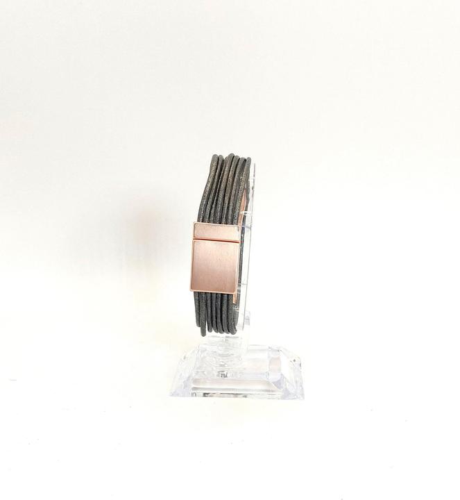 Immagine prodotto Signé Bracciale Signè con chiusura magnetica in pelle con elementi grigio scuro e placcato oro rosa n.13 (19.40 cm, Metallo, Ottone, Senza piombo, Senza cadmio, Senza nichel)