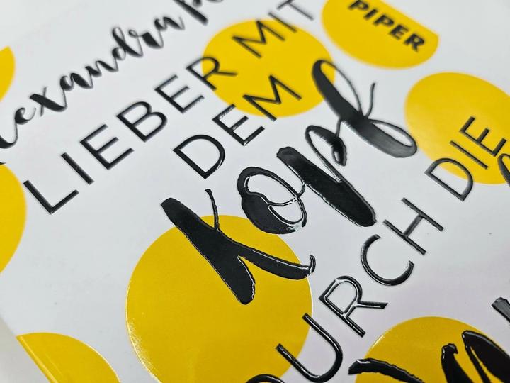 Actual product image Lieber mit dem Kopf durch die Wand als gar kein Durchblick (German, Alexandra Potter, Karolin Viseneber, 2024)