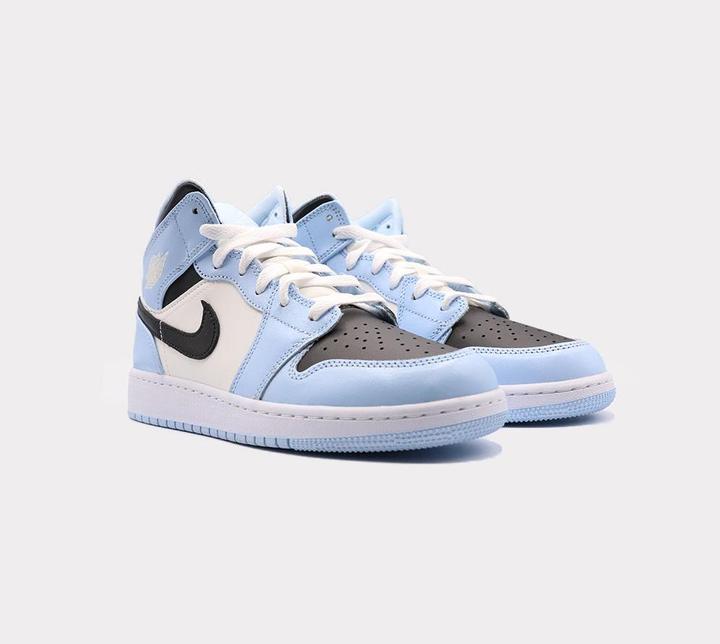 Produktbild Nike Air Jordan 1 (39)