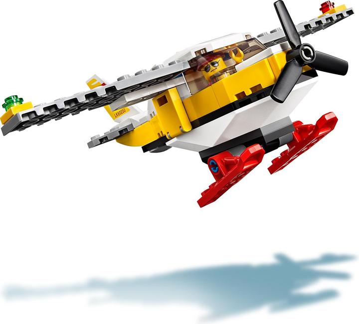 Actual product image LEGO City Aereo Postale (60250)