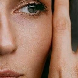 Produktbild Madara SMART Antioxidants Eye Cream - SMART Anti Ermüdungs Augenpflege (Augenpflege Crème, Tag + Nacht, 15 ml)
