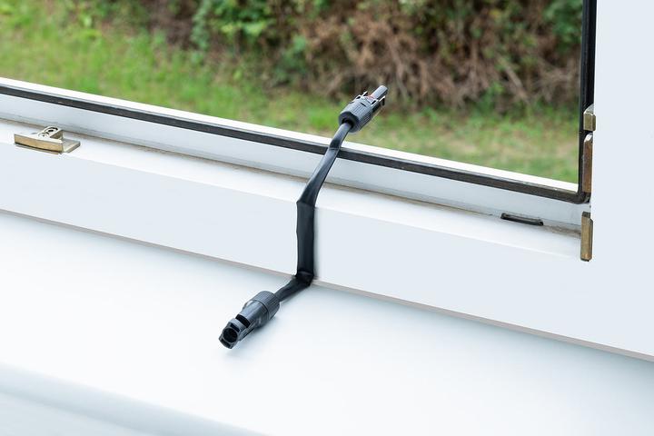 Immagine prodotto Revolt Set di 2 passanti piatti per finestra per cavo solare, compatibili con MC4 (Cavo solare)