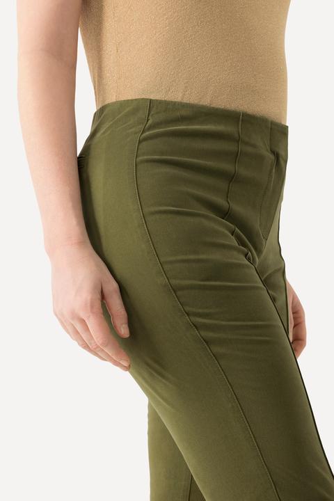 Image du produit Ulla Popken Pantalon avec passepoil et taille élastique. Coupe ajustée avec fente sur le bas de jambe. (42)