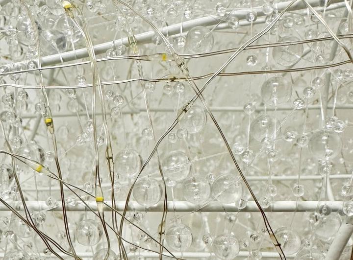 Actual product image GuGus LED Rentier weiss Outdoor aus Metall mit 500 LED Micro Light Grösse 30x15x60cm