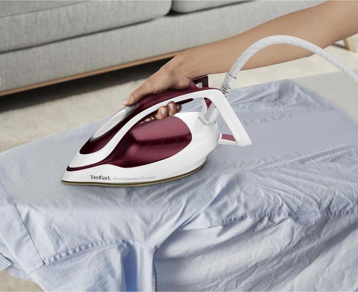 Immagine prodotto Tefal GV9220 Stazione di stiratura a vapore Durilium AirGlide Autoclean, con piastra di appoggio Burgundy (2600 W, 540 g/min)