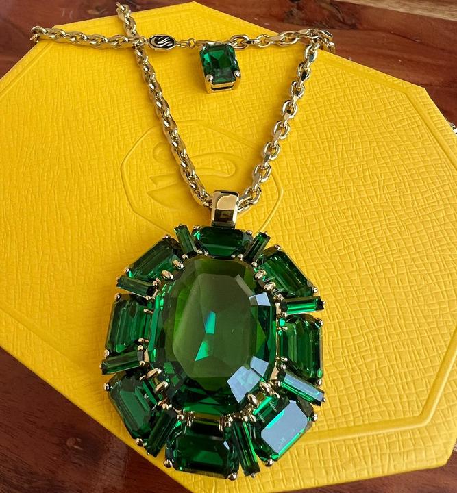 Produktbild Swarovski Millenia Halskette Verschiedene Schliffe Grün Gold (Swarovski Metall, 80 cm)