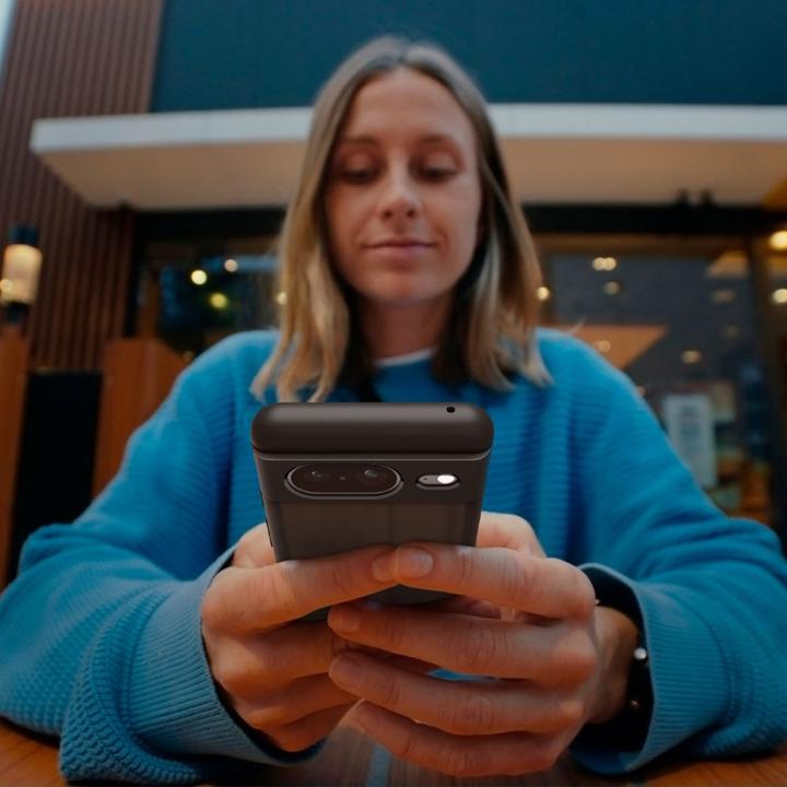 Actual product image Spigen Ultra Hybrid Google Pixel 8 czarny/black ACS06280 (Google Pixel 8)