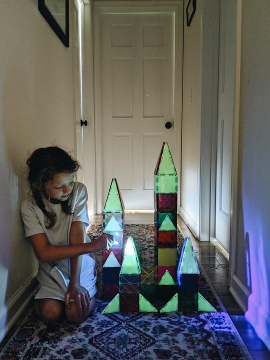 Actual product image Magna-Tiles Glow in the Dark Set (16 pieces)