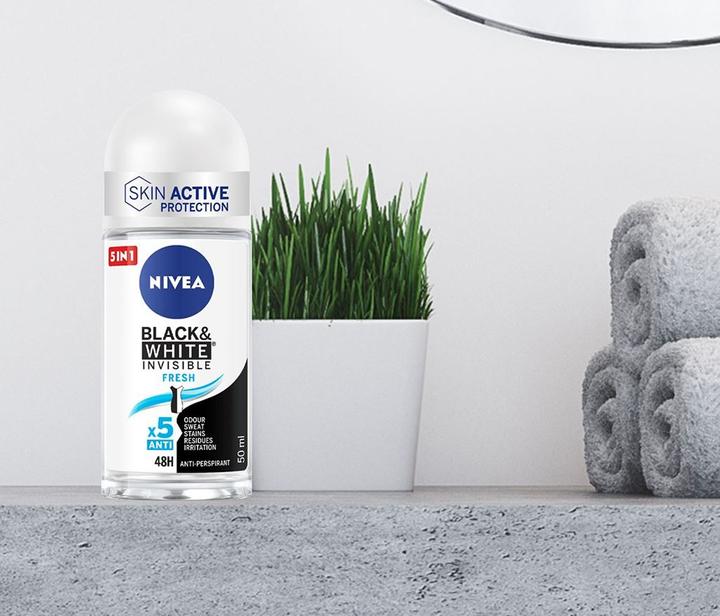 Produktbild NIVEA BLACK & WHITE INVISIBLE FRESH deo roll-on 50 ml (Roll-on, 50 ml)