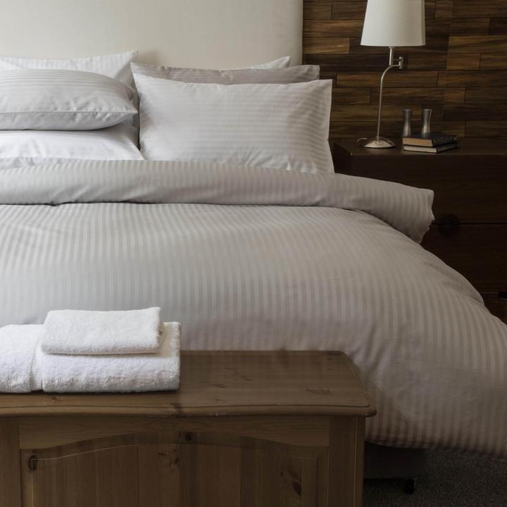 Produktbild Belledorm SatinBettwäscheSet gestreift Fadenzahl 540 (Duvetbezug, 198 x 198 cm, 290 x 230 cm)