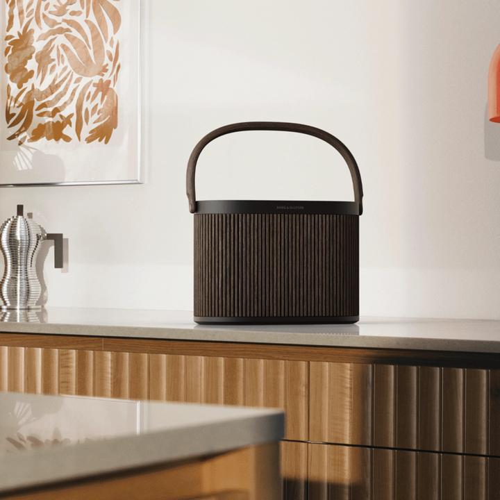 Productafbeelding B&O Beosound A5 Donker Eiken (12 h, Oplaadbare batterij)