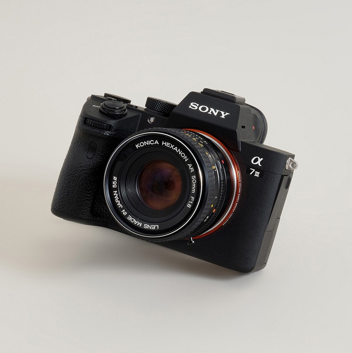 Actual product image Urth Lens Mount Adapter: Compatible with Konica AR Lens to Sony E Camera Body