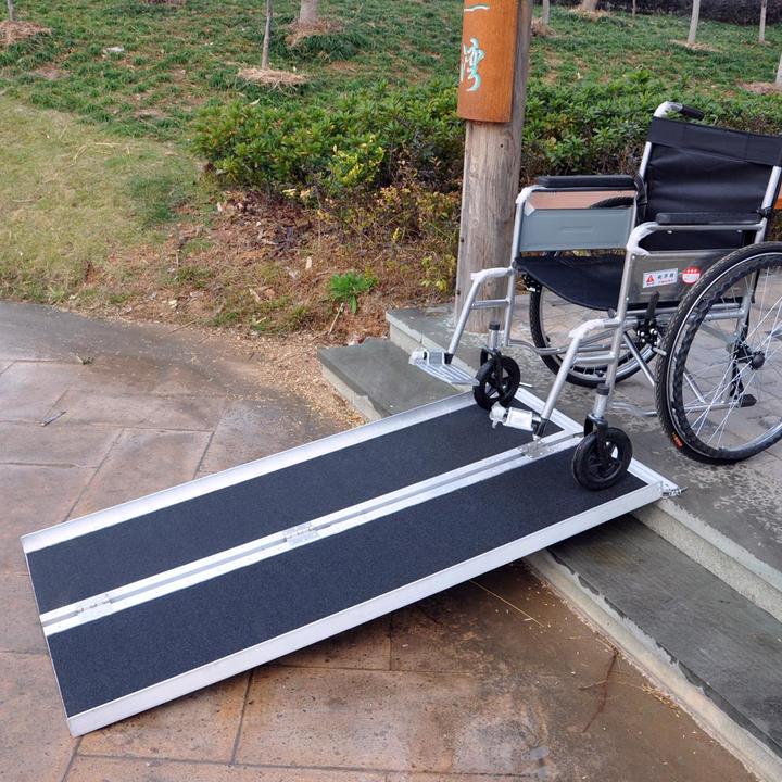 Image du produit Wiltec Rampe pour fauteuil roulant pliable 122cm 270kg Rampe en aluminium antidérapante mobile