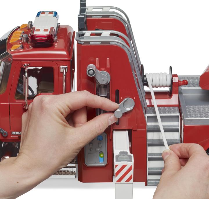 Produktbild Bruder Mack Granite Feuerwehr
