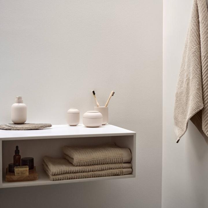 Produktbild Zone Denmark Zahnputzbecher Sensu Sand, Detailfarbe: Sand (8.5 x 8.5 x 11 cm)