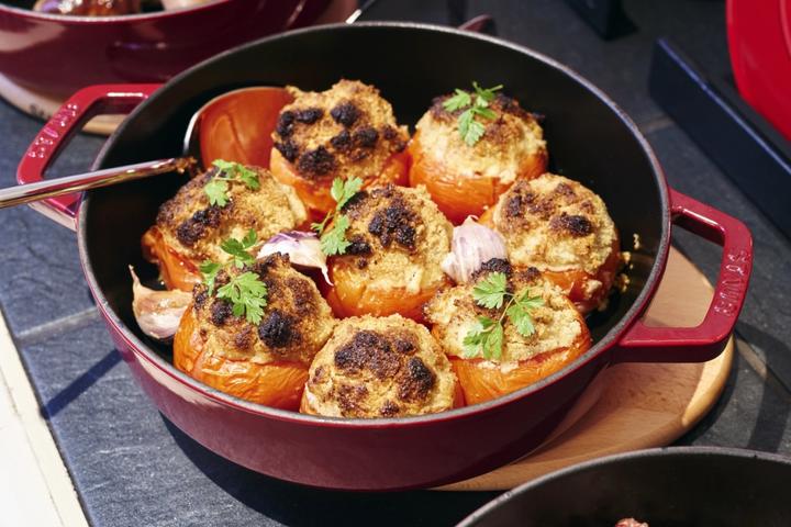 Actual product image Staub Schmorpfanne Chistera 24cm, Kirsch-Rot, Gusseisen (24 cm, Casserole + Stewpot, Cast iron)