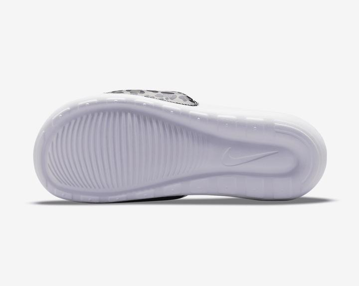 Actual product image Nike Victori Slide bathing shoes - 107209 (35.5)