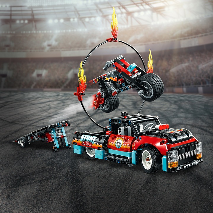 Actual product image LEGO Stunt show with truck and motorcycle (42106, LEGO Technic)
