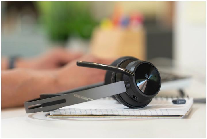 Productafbeelding Poly Headset Voyager Focus 2 UC - USB-A zonder oplaadstation (Draadloze, Bedraad, USB-A)