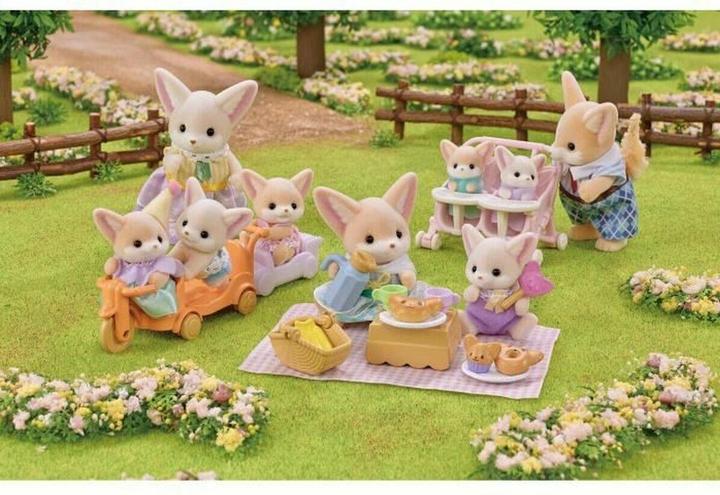 Actual product image Epoch Sylvanian Desert Fox Picnic Set