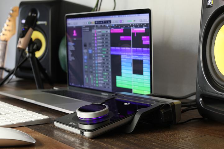 Actual product image Apogee Duet dock (USB)