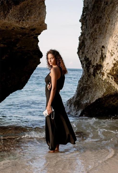 Actual product image Uniq etui Coehl Lumino iPhone 16 Pro 6.3" Magnetic Charging srebrny/sparkling silver (Apple iPhone 16 Pro)