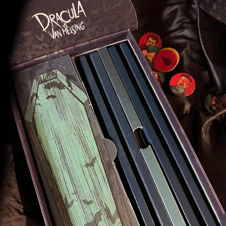 Image du produit Asmodée Dracula vs Van Helsing (Italien, 2 Joueur)