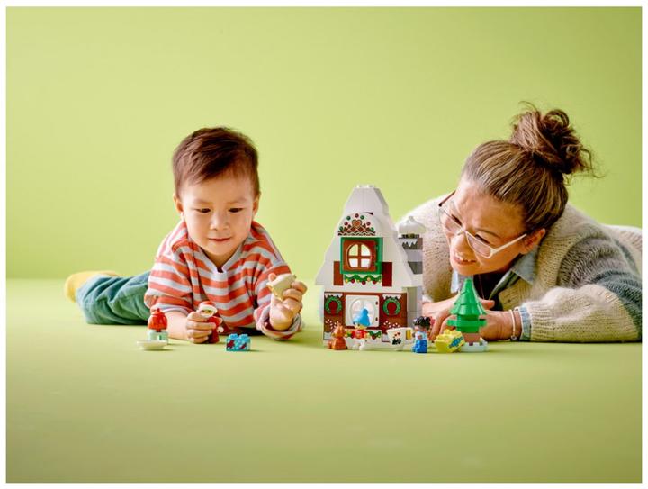 Actual product image LEGO Gingerbread House with Father Christmas (10976)