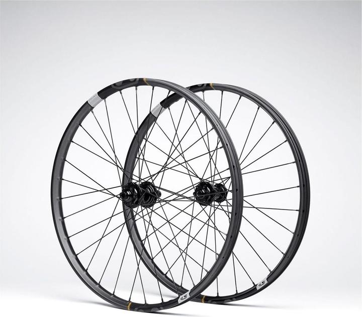 Actual product image Crankbrothers Synthesis Carbon DH11 I9 Hydra Tubeless Ready Wheelset, 27.5", ISO (Wheelset, 27.5")