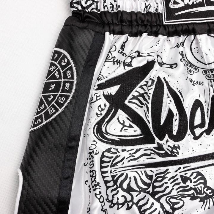 Image du produit 8Weapons 8 Weapons Muay Thai Shorts Carbon - Sak Yant Tigers (S)