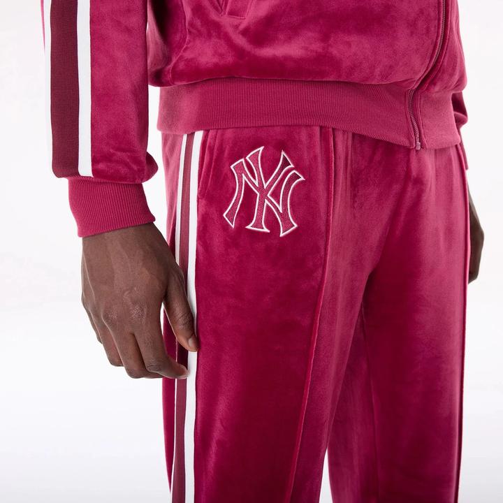 Produktbild New Era Jogginganzug aus Velours New York Yankees Track (L)