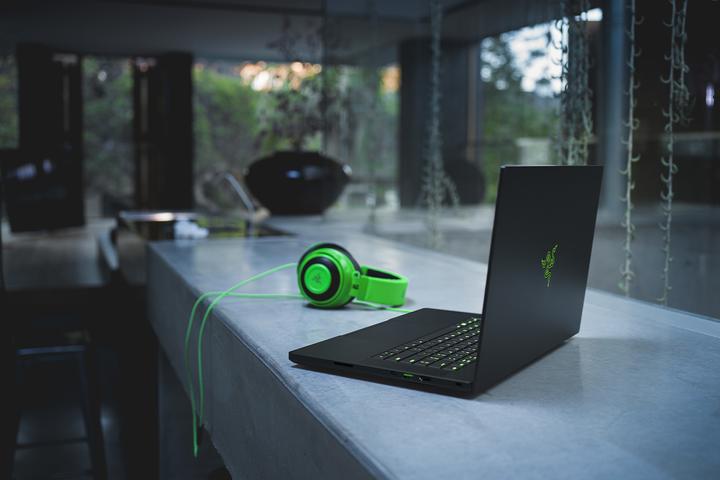Immagine prodotto Razer Blade 15 D5NT (15.60", I7-10750H, 16 GB, 512 GB, DE)