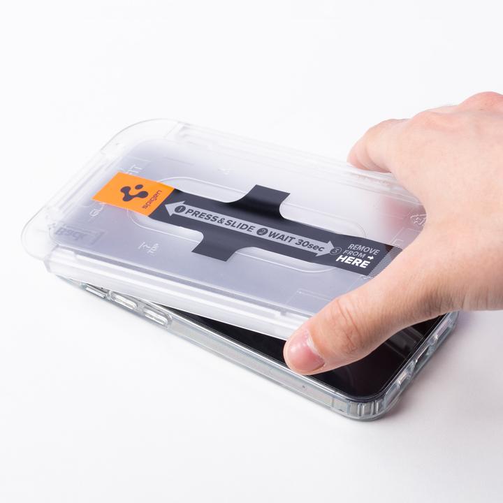 Actual product image Spigen Glas.tR EZ Fit (2 Piece, Apple iPhone 13, Apple iPhone 13 Pro)