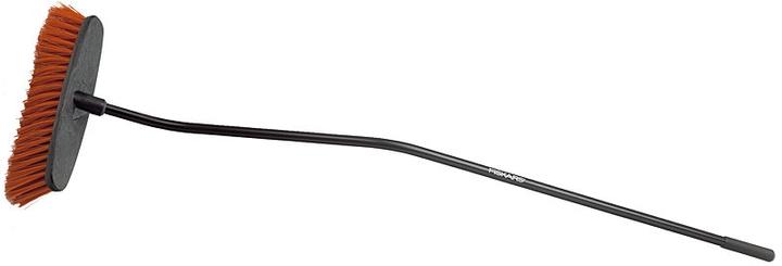 Actual product image Fiskars Ergonomic yard broom (curved) (1 pcs.)