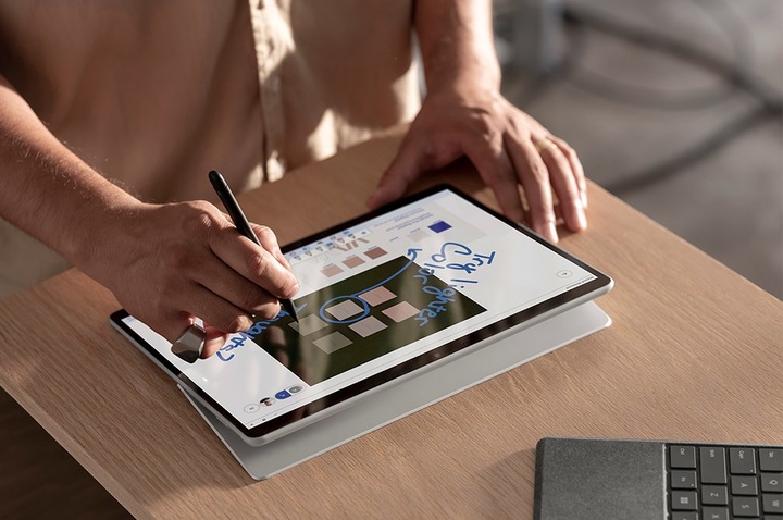 Actual product image Microsoft Surface Pro X (13", Microsoft SQ2, 16 GB, 256 GB, Without keyboard layout)