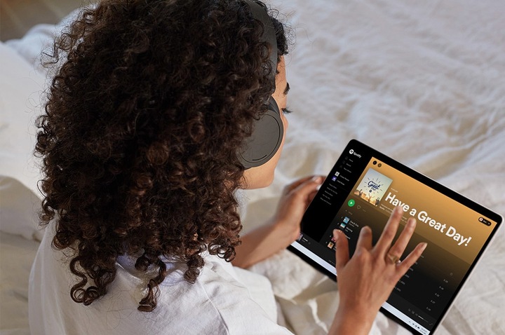 Actual product image Microsoft Surface Pro X (13", Microsoft SQ2, 16 GB, 256 GB, Without keyboard layout)